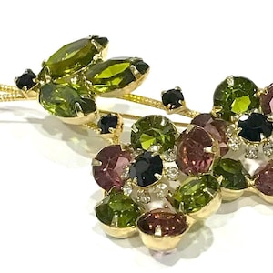 Wunderschöne Vintage D & E Jewellery Amethyst, Grün, Klar und Schwarz Strass Doppel Blume Stem Brosche