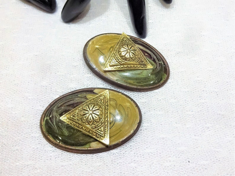 Large Vintage Oval Swirled Green Biege Enamel and Gold Textured Accent Metal Earrings Pierced