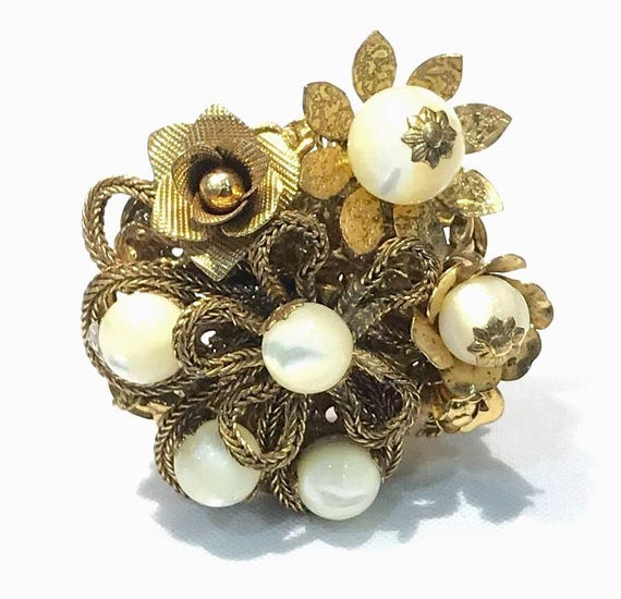 Broche Vintage En Métal Doré Avec Médaillon En Verre - Bijou Ancien Et élégant