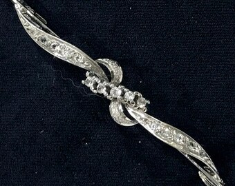 Pretty Vintage Sterling Silver Clear Crystal Bar Brooch (Trombone Clasp)