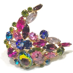 Mooie Vintage Juliana Heldere Multi Gekleurde Steentjes, Watermeloen, Helitrope en Margarita met Strass Broche