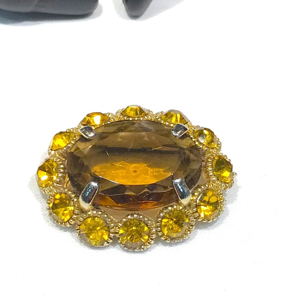 Nice Vintage Sphinx Oval Shaped Topaz Glass and Amber Nice Vintage Sphinx Oval Shaped Topaz Glass and Amber