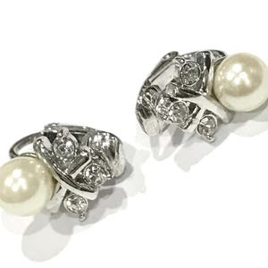 Graziosi orecchini vintage Avon con perle finte e strass