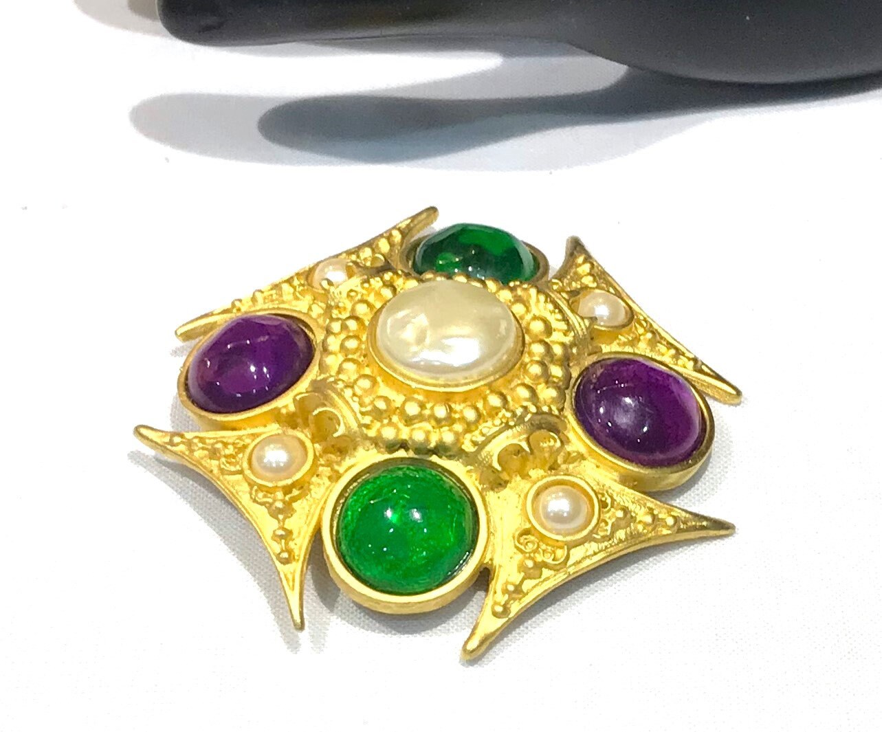 Ann taylor brooch online