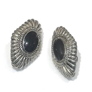 Nice Vintage Ribbed Silver Tone Black Oval Acrylic  Cabochon Earrings