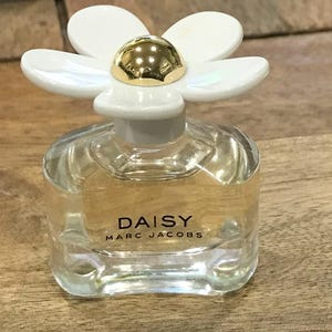Marc Jacobs - Daisy 4ml Eau De  Toilette Miniature Fragrance