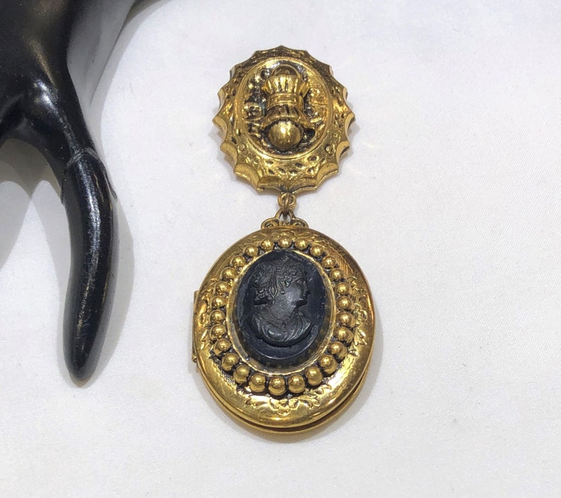 Vintage Victorian Style Black Resin Carved Lady Cameo DressFur Clip