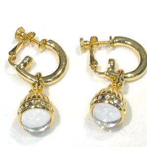 Graziosi orecchini pendenti a cerchio in lucite trasparente e strass trasparenti Joan Rivers (ciondolo rimovibili) vintage