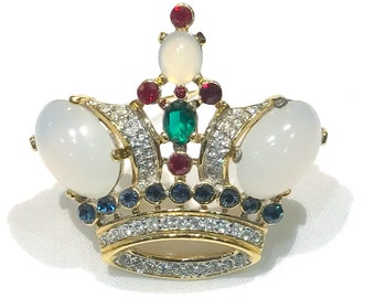 Beautiful Vintage Crown Trifari (Alfred Philippe) Gold Plated Glass Moonstone Cabochon and Multi Coloured Rhinestone  Brooch