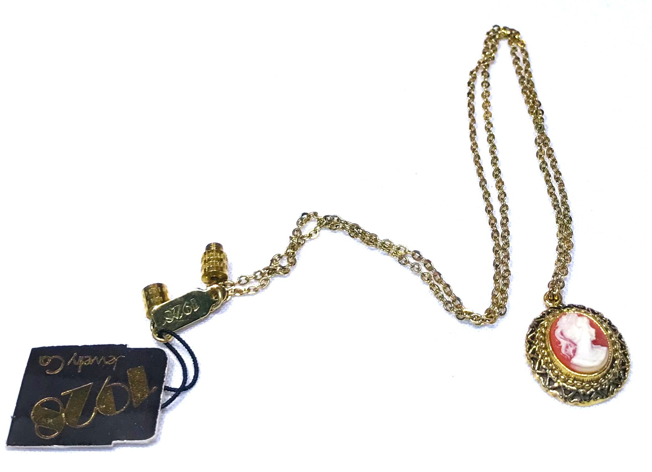 Pretty Vintage 1928 Acrylic Lady Cameo Pendant Necklace
