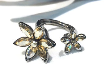 Shiny  KJL (Kenneth Jay Lane) Champagne Coloured Rhinestone Double Flower Ring