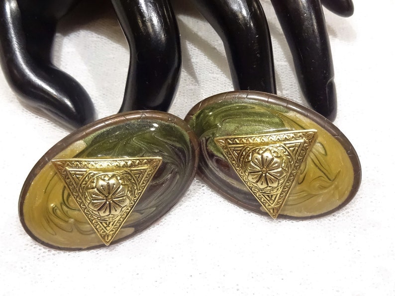 Large Vintage Oval Swirled Green Biege Enamel and Gold Textured Accent Metal Earrings Pierced