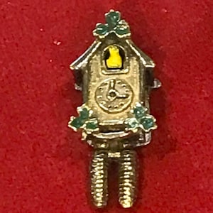 Nice Petite Vintage Sterling Textured Green and Yellow Enamel Mechanical Cuckoo Clock Charm