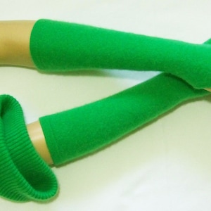 Cashmere, Green, Gloves with thumb hole and Headband, Very soft, nice and warm, Recycled,   IDEAL for HER