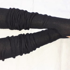 Noir, Merinowool, Extra Long, Hippie, Boho, Très délicat, Nice, Doux, Recyclage, Gants sans doigts avec trous pour les pouces. IDÉAL pour ELLE image 2