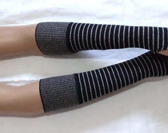 コットン+ウール、ニットウェア、ブラック+ライトグレーのストライプ、ロング、ジャージー、アームウォーマー、繊細、快適、ソフト、親指穴付き手袋。彼女に最適