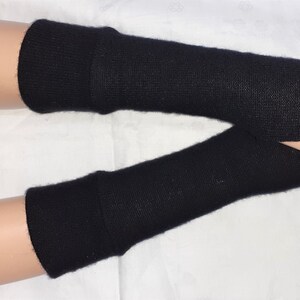 Laine mérinos, mitaines, noir, hippie, boho, délicat, agréable, doux et chaud, recyclage, gants sans doigts avec trous pour les pouces. IDÉAL pour ELLE image 2