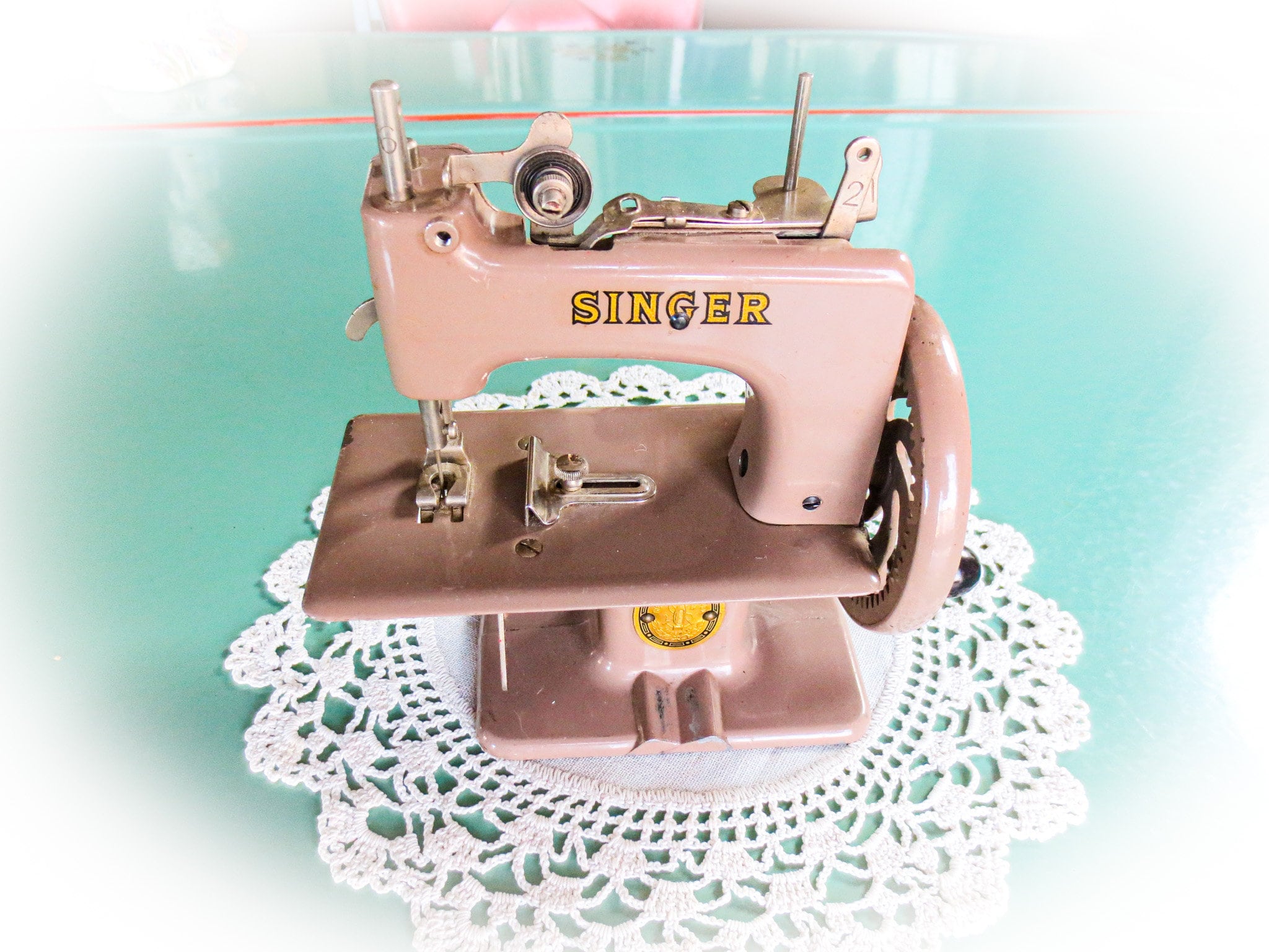 Singer Toy Sewing Machine Needles, Copy of Instructions and Spool Felts  Singer Toy Model 20 Oval Base 7 Spokes NO MACHINE INCLUDED 