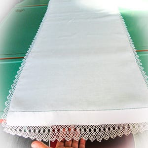 Tatted Lace Französischer Leinen Tischläufer, Ovale Spitze, Rechteckig, 134cm Lang, Vintage Tatting Arbeit, Großer Leinen und Spitzenläufer