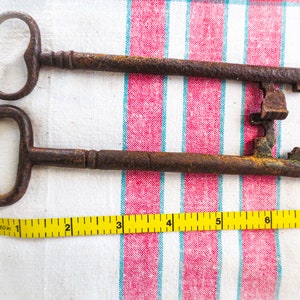 7 &quot;lange Schloss-Skelettschlüssel, 1800er Jahre, 2er-Set französische antike Schlüssel, Dungeon-Schlüssel, sehr große Skelettschlüssel