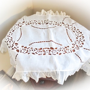 French Vintage Knotted Lace Table Liner: Antique Linen Doily