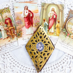 Franse antieke non's werk reliekschrijn, ex voto, handgemaakte wiegbeschermer, allemaal met de hand gemaakt, Agnus Dei