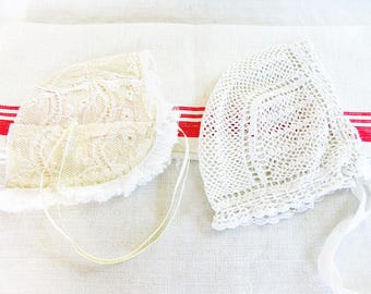 Gorros de encaje bordado francés: sombreros infantiles hechos a mano, mediados del siglo XX