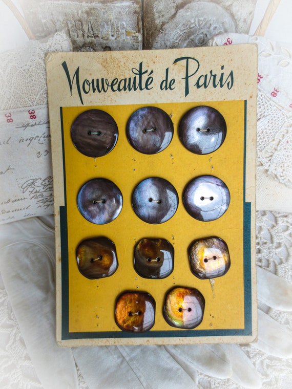 Nouveauté de Paris Card of 11 Glass Buttons Nouveauté de Paris Card of 11 Glass Buttons