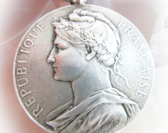 フランス製スターリングシルバーワークメダル：マリアンヌ、公共