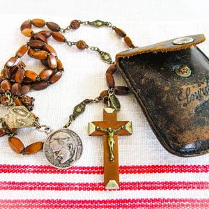 Rosário de Lourdes, bolsa para terço de Lourdes, França, auxílio para oração, lembrança de Lourdes, medalha extra do Papa João Paulo II, Nossa Senhora de Częstochowa