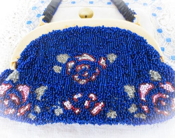 Sac vintage en perles, bleu cobalt, avec intérieur rouge, soie, cadre en celluloïd