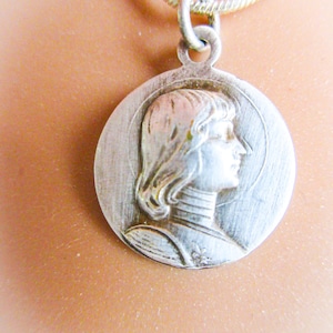 Französische antike Jeanne d&#39;Arc Anhänger Halskette - Jeanne d&#39;Arc Heilige Karte, Jeanne d&#39;Arc Medaille, Ikone, französischer Nationalstolz