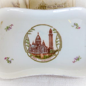 Souvenir del Sacro Cuore di Parigi, collezione antica francese di santini, su piccolo piatto di porcellana, souvenir N.D. de Montmartre, Parigi