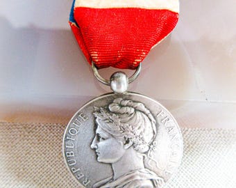 フランス製スターリングシルバーワークメダル：マリアンヌ、公共