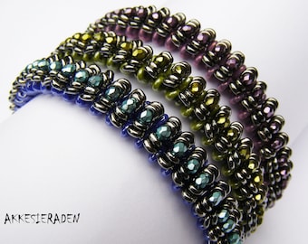 English pattern for the Caterpillar bangle with O beads, superduo beads and fire polished beads