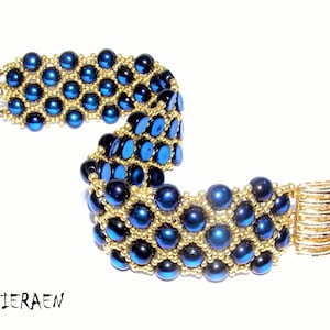 English pattern for the Captured Cabochon Bracelet