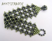 English pattern for the  O-Lace bracelet, A bracelet with O beads and Super duo beads.
