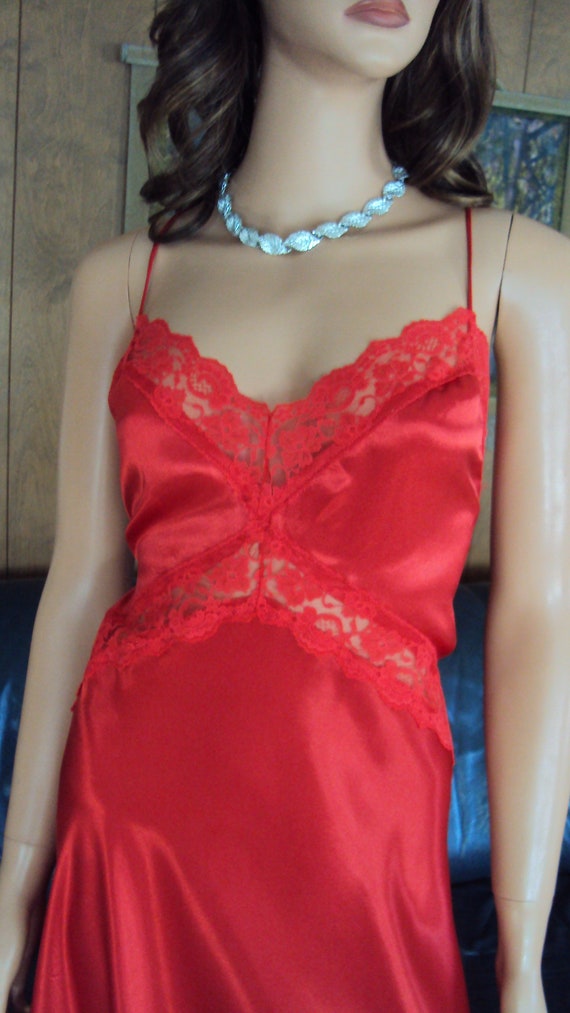 VTG JENELLE of CALIFORNIA Red Wet looking Satin &… - image 3