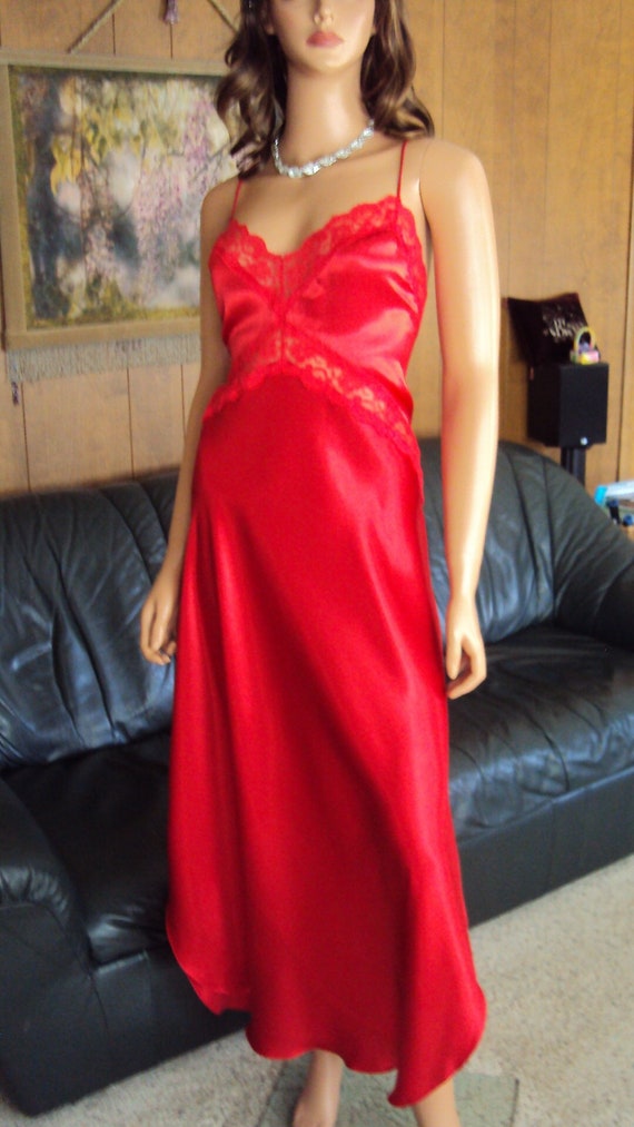 VTG JENELLE of CALIFORNIA Red Wet looking Satin & 