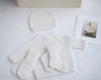 Newborn coming home outfit knit hat / Knit baby sweater 100% cashmere / Unisex baby socks / baby shower gift  / Newborn boy outfit set