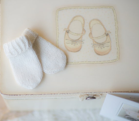 newborn baby gloves and socks