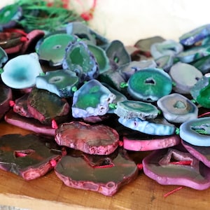 15&quot; 35mm 45mm LARGE freeform Agate slab Beads Gemstone - Green Purple / Black Red -   lenght drilled - full strand