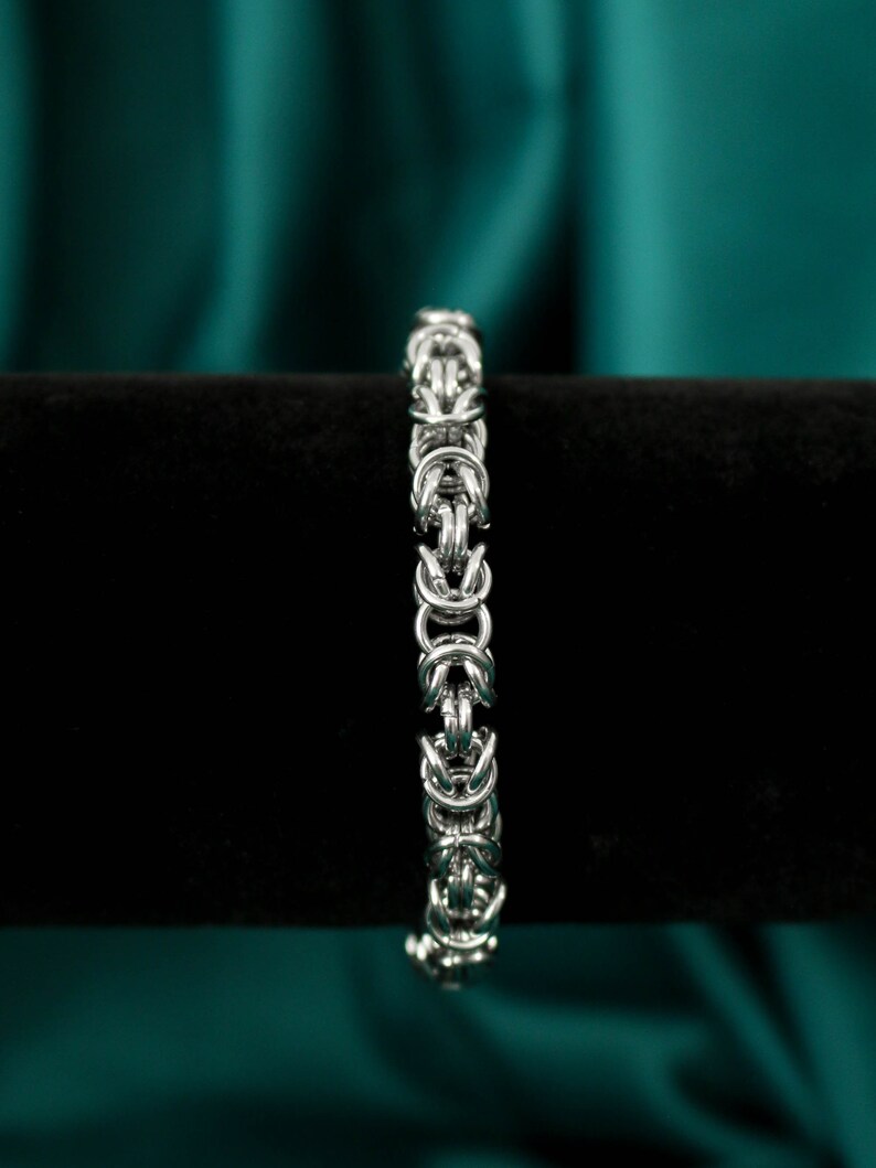 jewelry - berserk - Classic Pearl Bracelet
