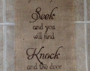 ASK SEEK KNOCK Naturalny baner ścienny z juty