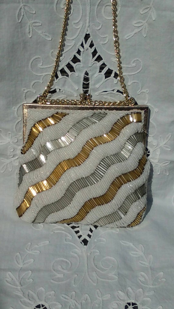 Beaded evening bag, white gold and silver beaded v