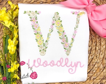 Camisa de niña con monograma floral, bordado de flores silvestres, conjunto de verano personalizado.