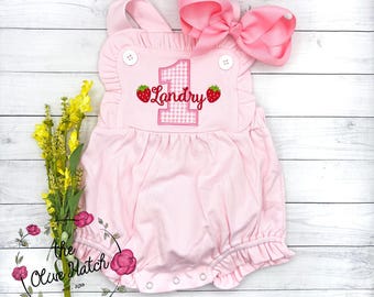 Traje de sol bordado con fresas: atuendo de cumpleaños, primer cumpleaños