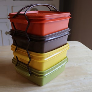 Tupperware Sandwich Keeper, lunch box with clip closure, VINTAGE TUPPERWARE