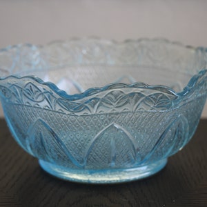 Vintage Princess House Capri Blue Ruffled Scalloped Rim Serving Bowl Dish