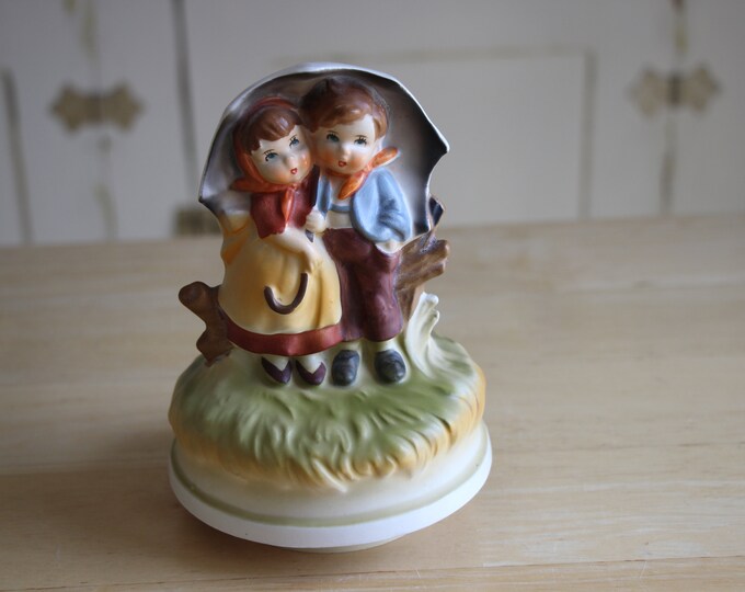 Vintage Sankyo Japan Rotating Porcelain Music Box raindrops Keep Fallin